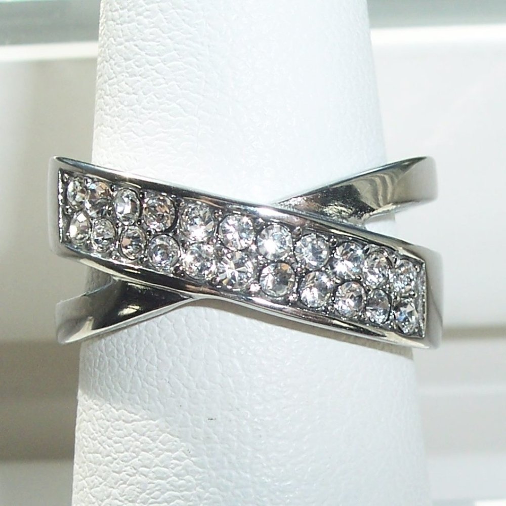 STAINLESS STEEL Top Grade Crystal Crossover Ring - Picture 2 of 16